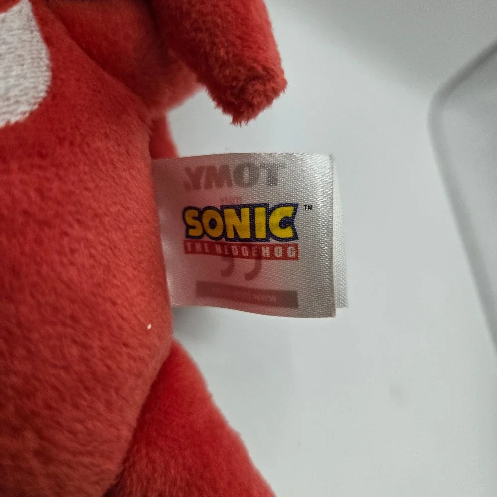 Tomy captivating knuckles